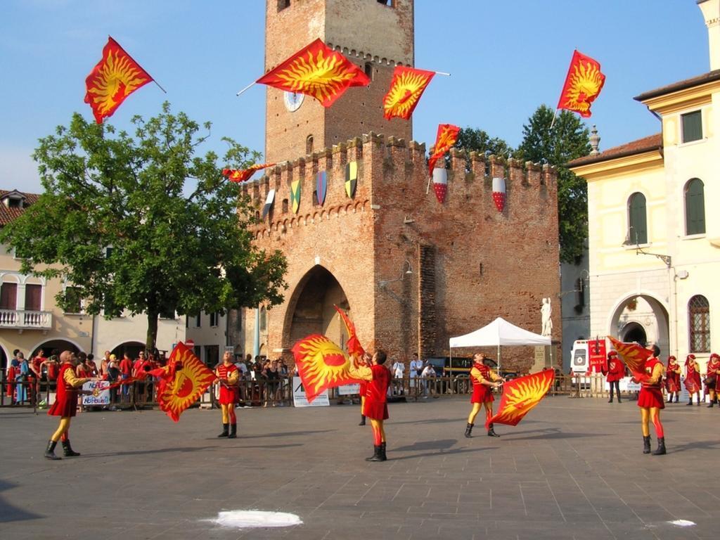 B&B La Porta Rossa 노알레 외부 사진