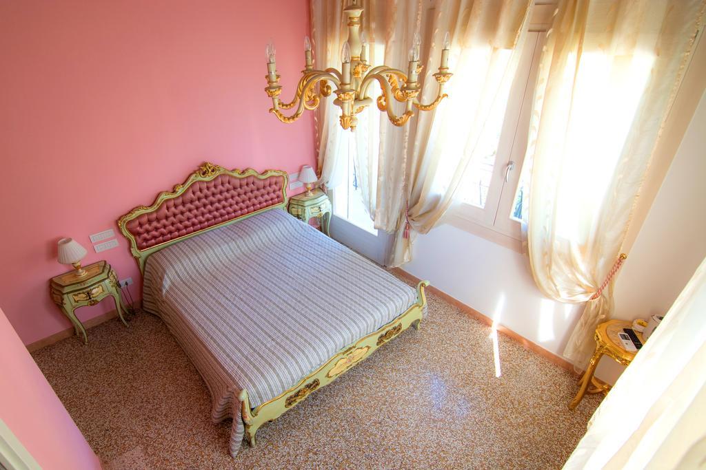 B&B La Porta Rossa 노알레 외부 사진