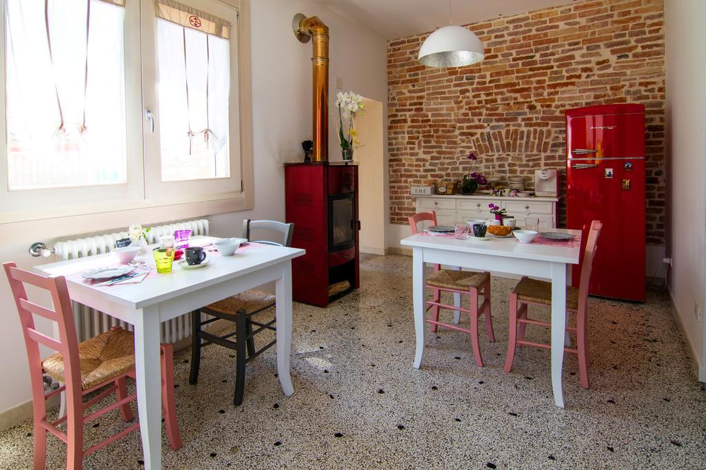 B&B La Porta Rossa 노알레 외부 사진